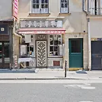 Pantheon Luxurious Studio Apartment-2P-Free Netflix